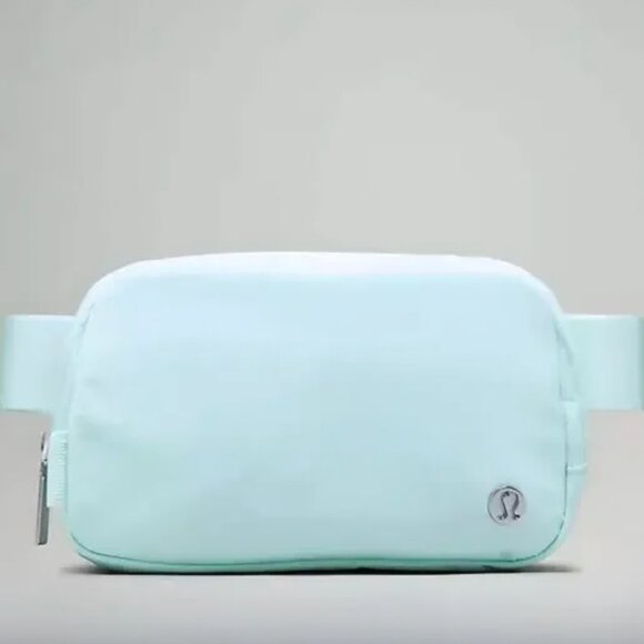 Lululemon Everyday Bag - Picture 1 of 4
